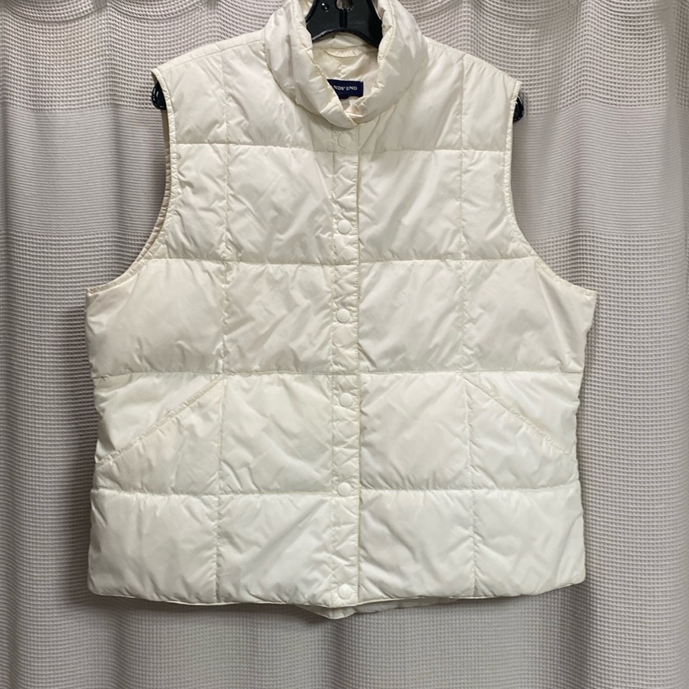 Lands End Goose down Vest Size XL Cream pockets snap front good condition